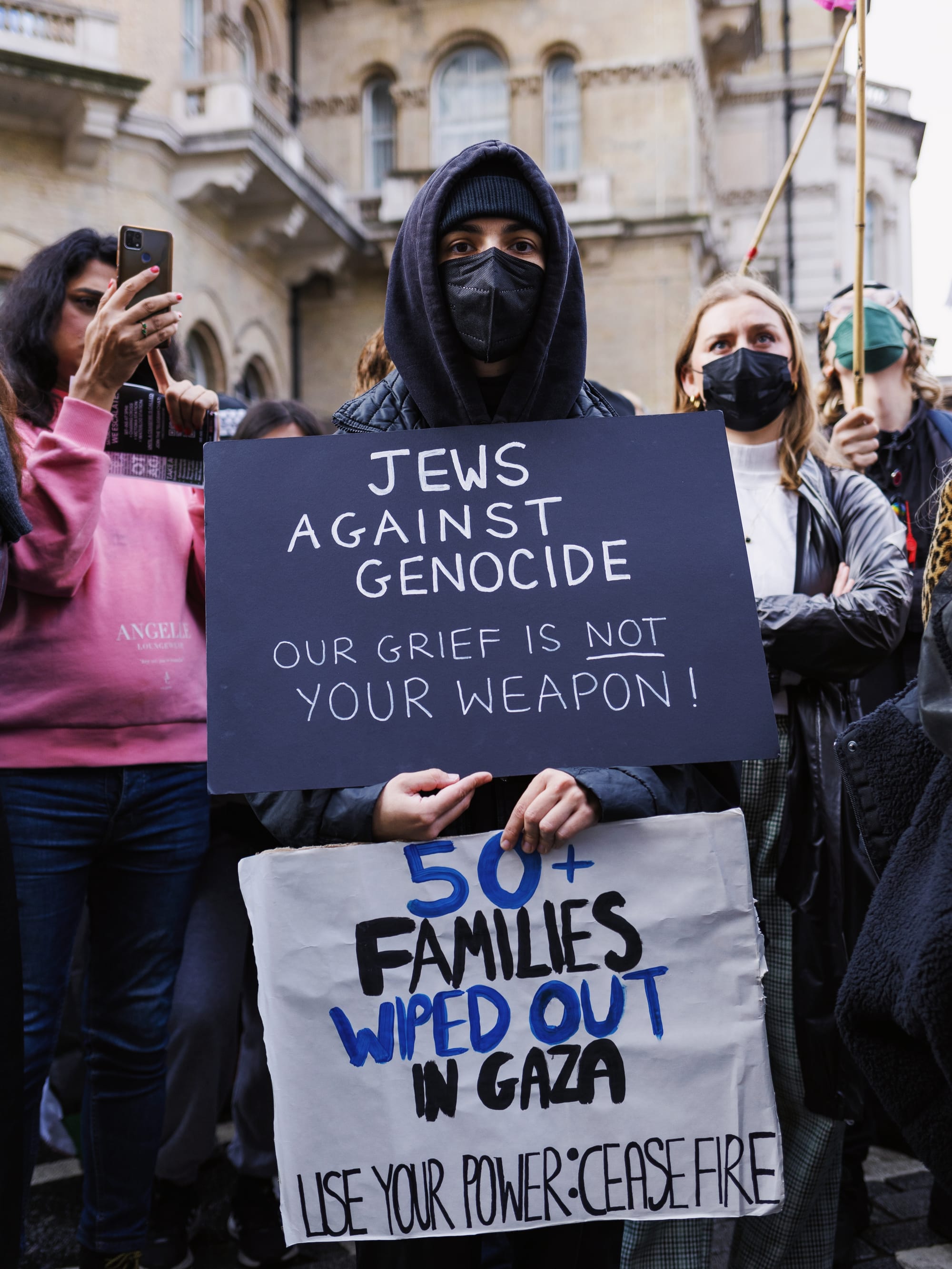 Jewish activists join hundreds of thousands of people marching through the streets of London for a ceasefire in Gaza, 11 November, 2023. Credit: Talia Woodin