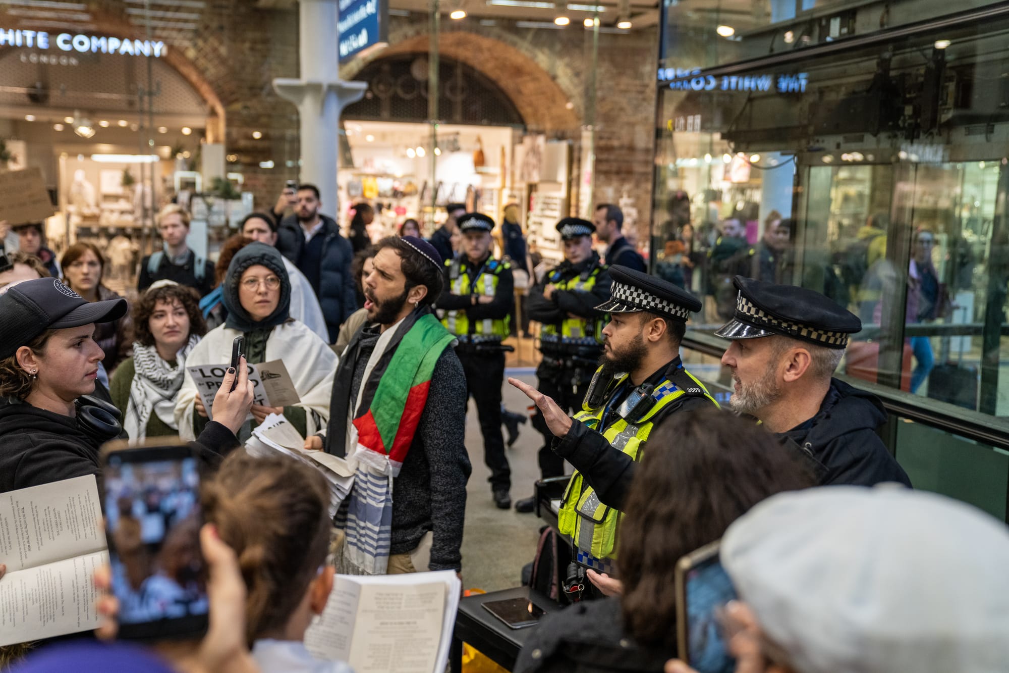 Anti-Zionist Jews hold a morning prayer service and pro-Palestine demonstration in St Pancras station, 2 November, 2023. Credit: Jazz Noble