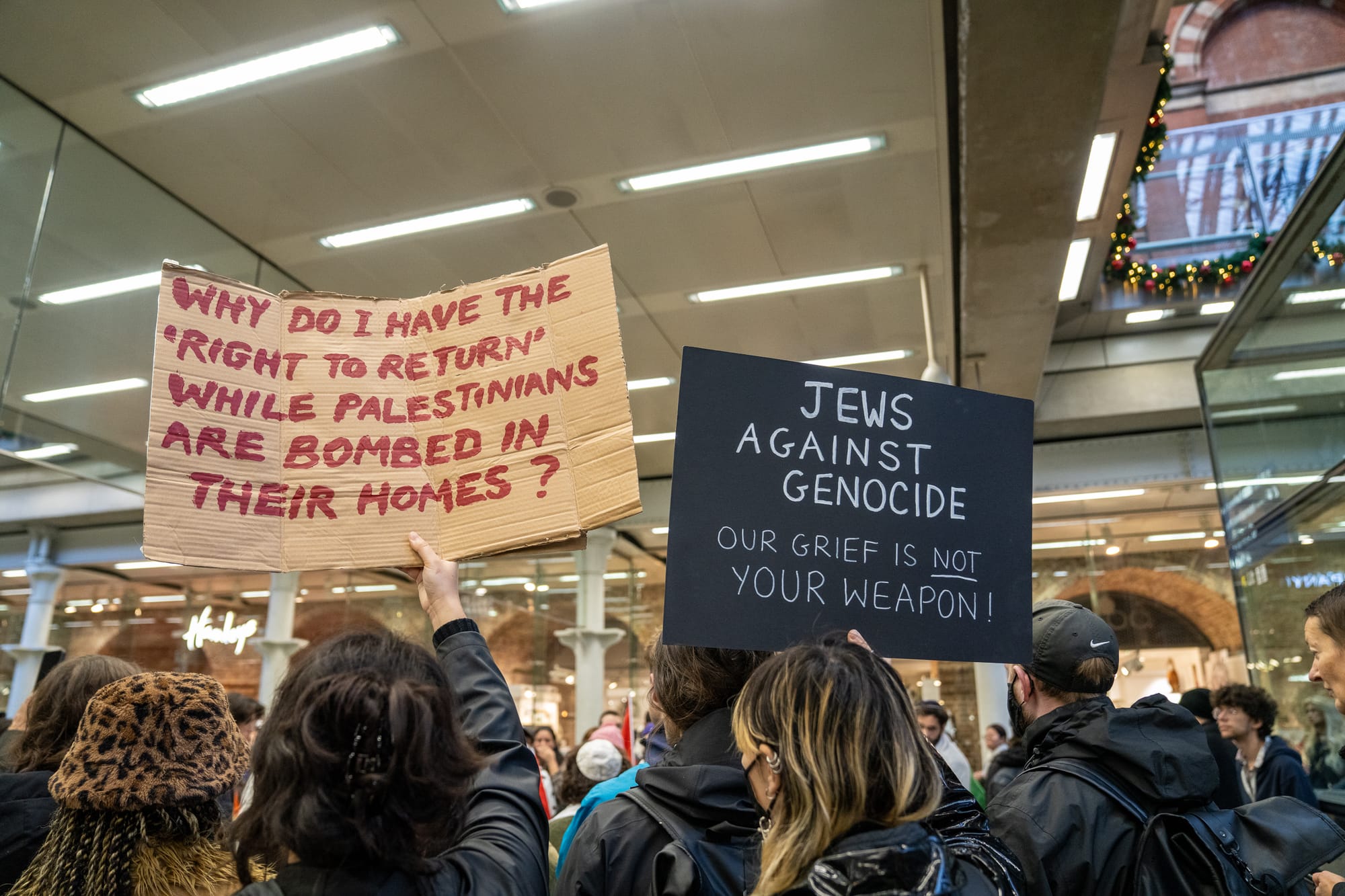 Anti-Zionist Jews hold a morning prayer service and pro-Palestine demonstration in St Pancras station, 2 November, 2023. Credit: Jazz Noble