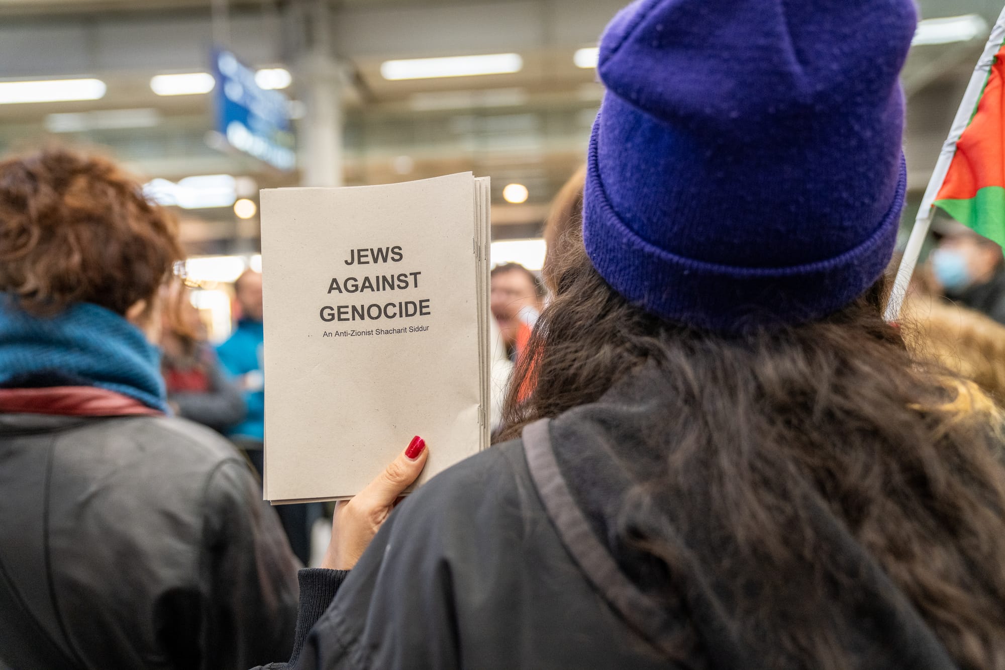 Anti-Zionist Jews hold a morning prayer service and pro-Palestine demonstration in St Pancras station, 2 November, 2023. Credit: Jazz Noble