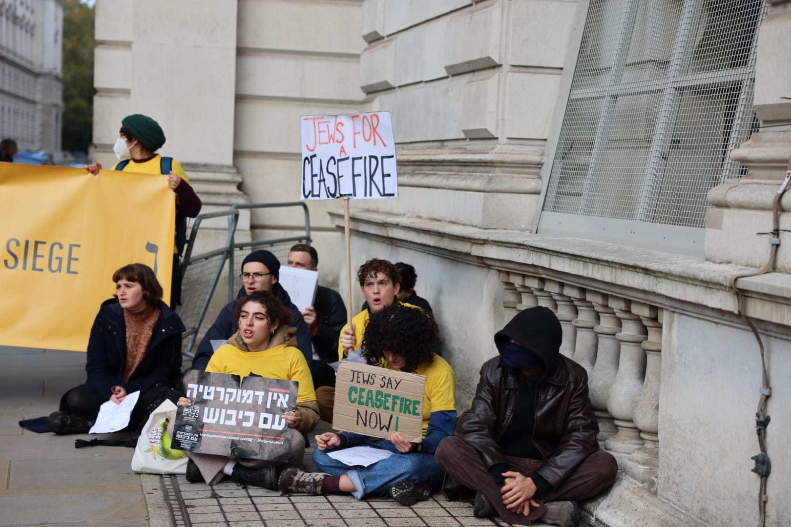 Activists join a sit-in outside the Foreign, Commonwealth and Development Office organised by Na'amod to demand a ceasefire in Gaza, 31 October, 2023. Credit: Jacob Lazarus