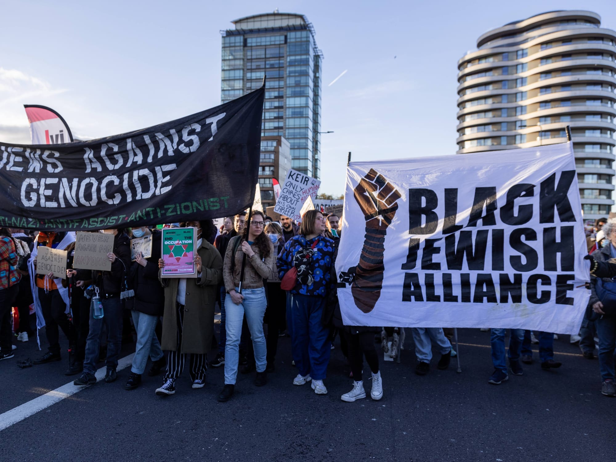 Jewish activists join hundreds of thousands of people marching through the streets of London for a ceasefire in Gaza, 11 November, 2023. Credit: Talia Woodin